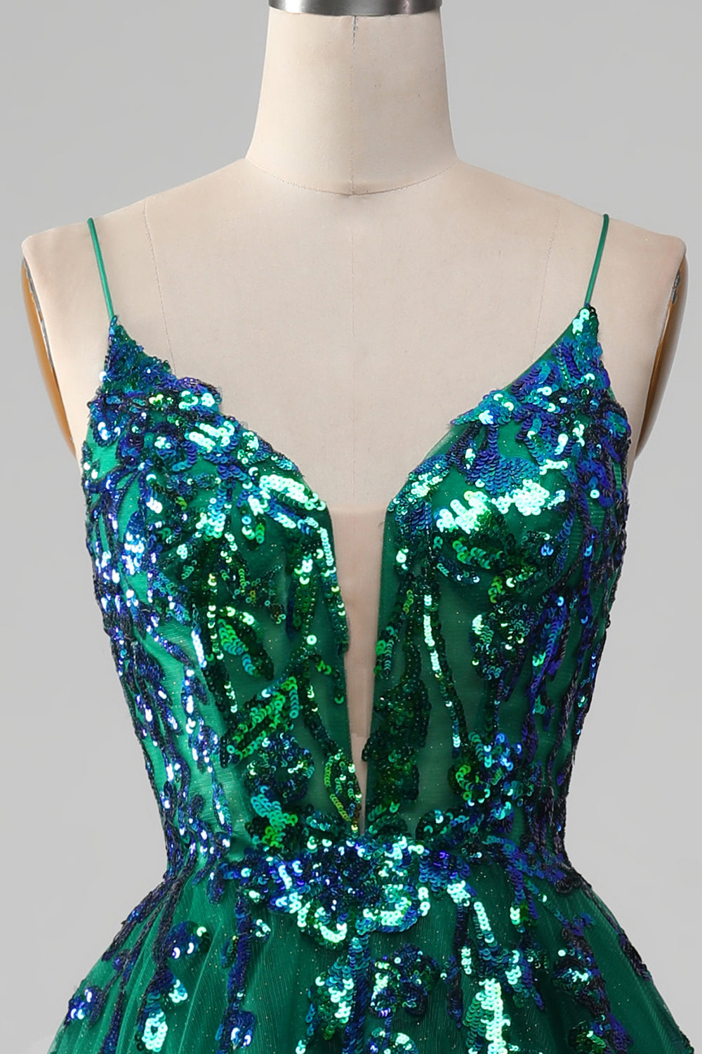 Vestido de fiesta de tirantes finos de tul verde oscuro con lentejuelas