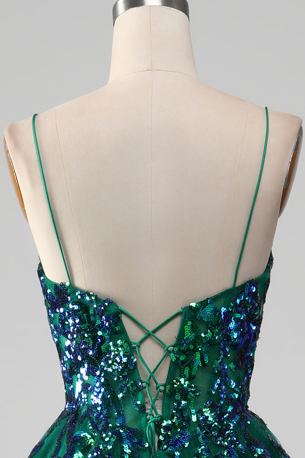 Vestido de fiesta de tirantes finos de tul verde oscuro con lentejuelas