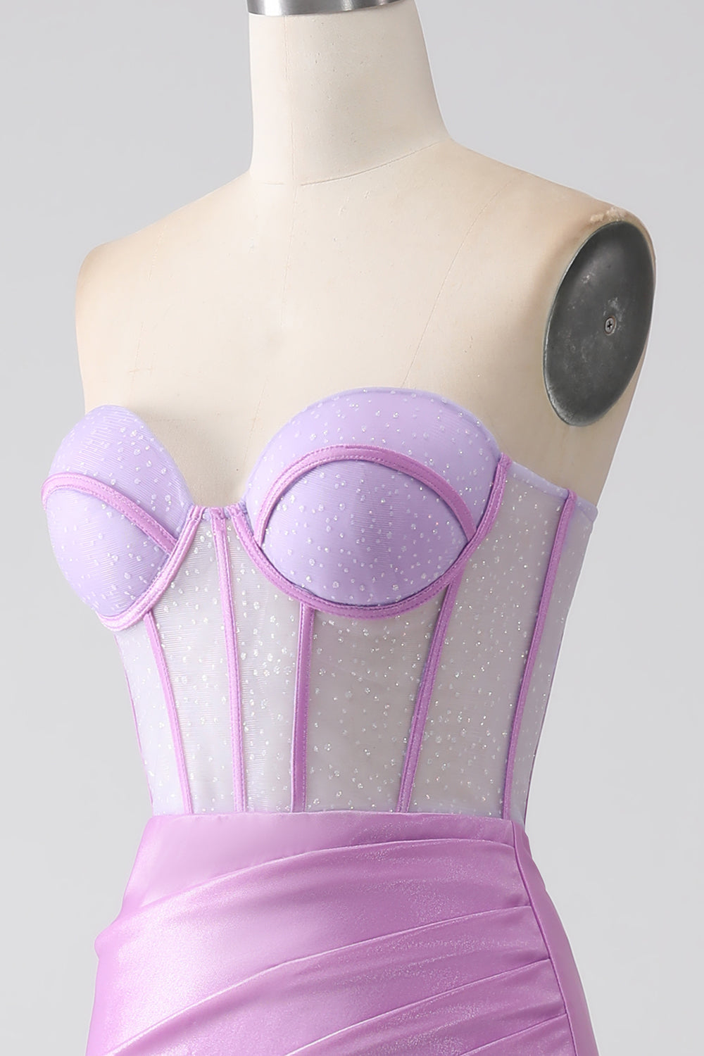 Vestido de fiesta sin tirantes con corsé de sirena lila con abertura