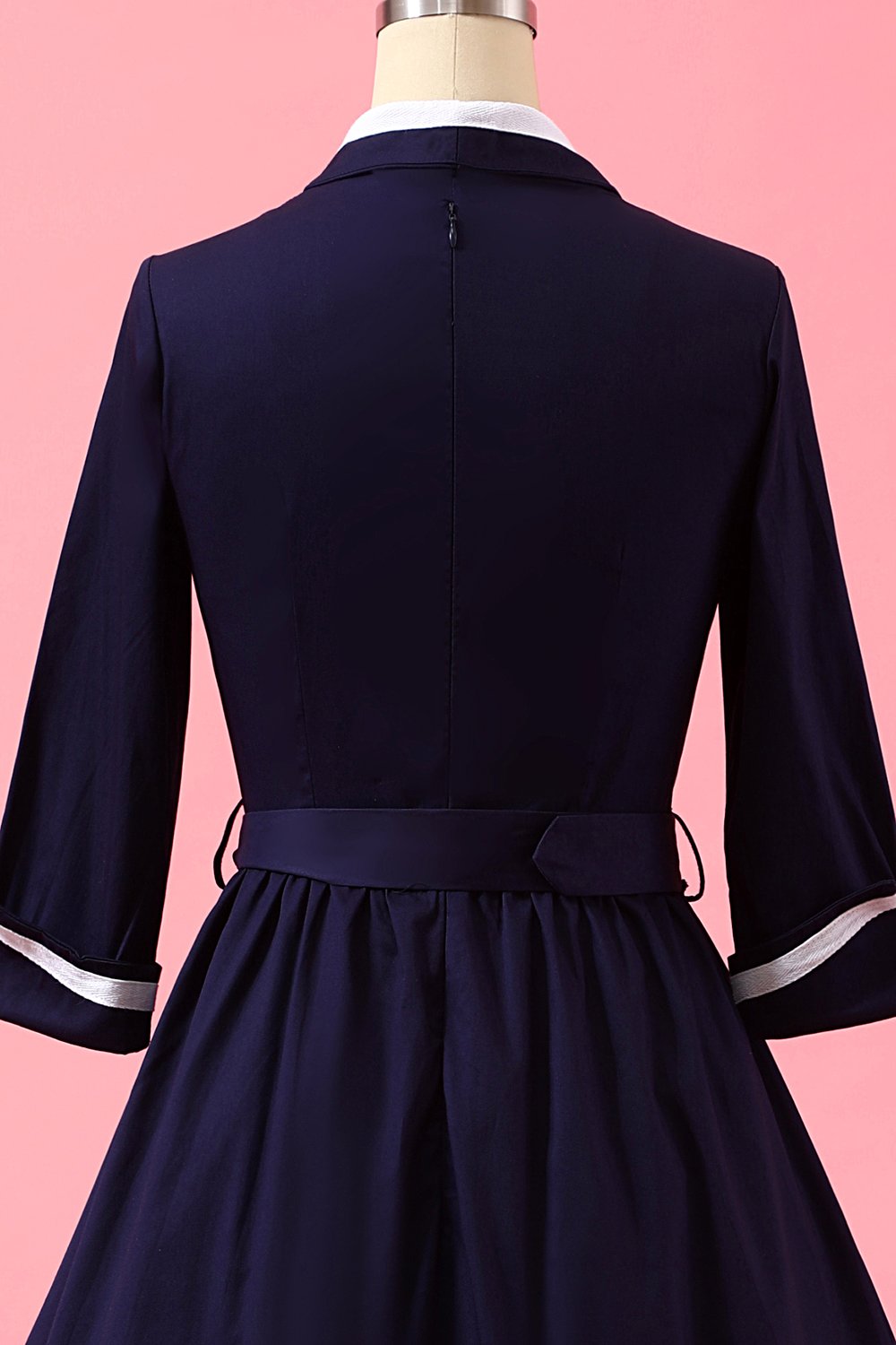 Vestido casual azul marino con cuello en V