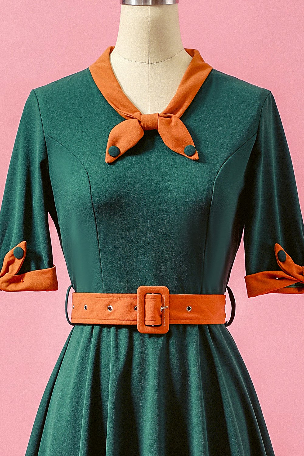 vestido de fiesta verde con cuello en V