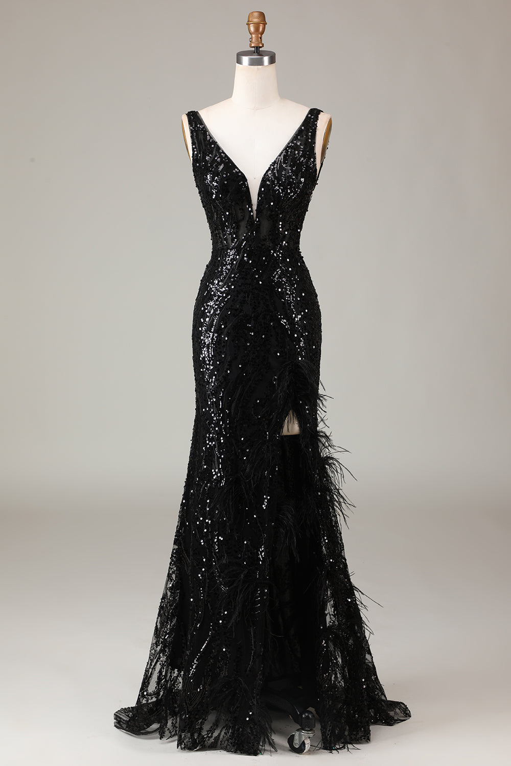 Vestido de fiesta de sirena negro brillante de Depp con cuello en V y plumas