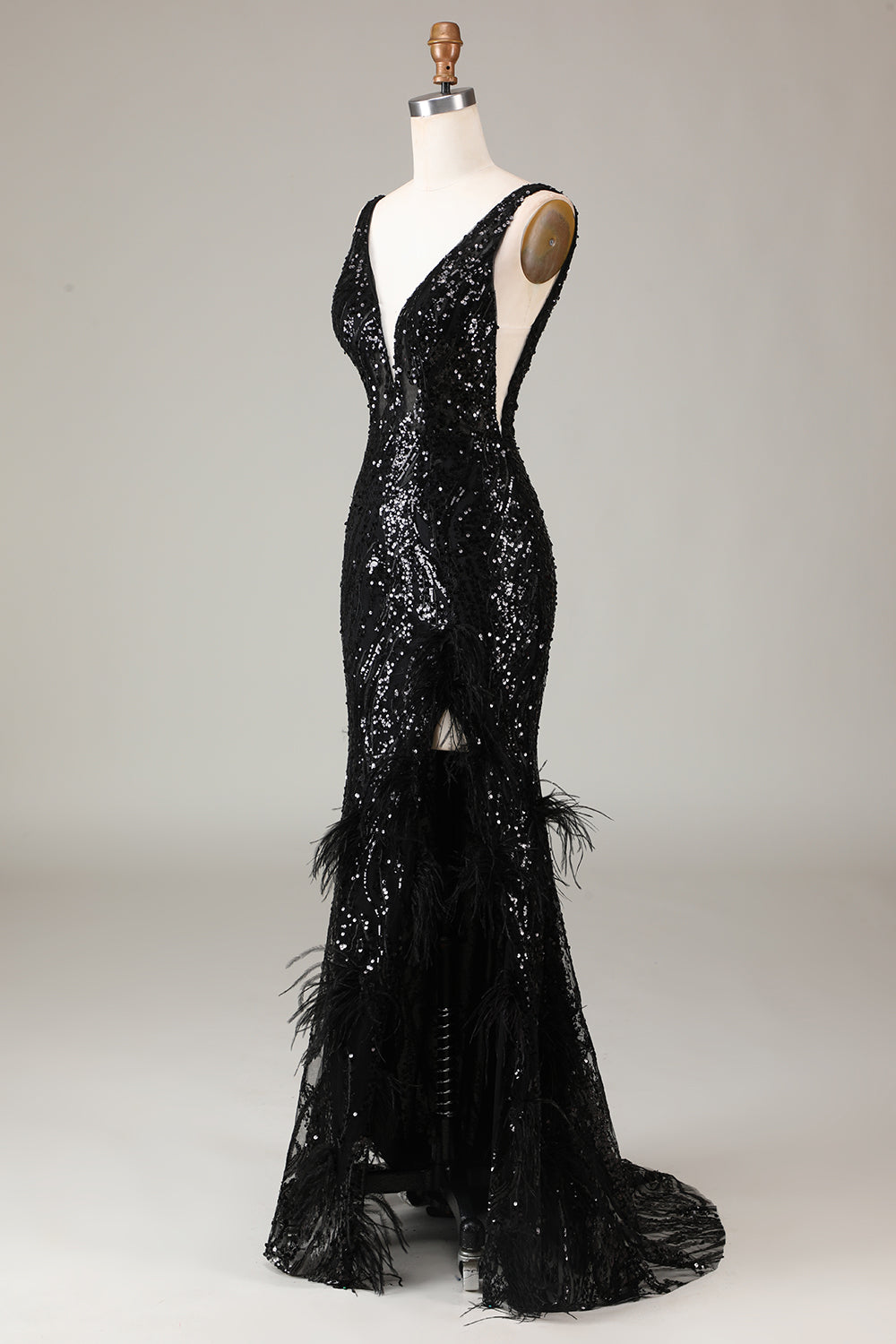 Vestido de fiesta de sirena negro brillante de Depp con cuello en V y plumas