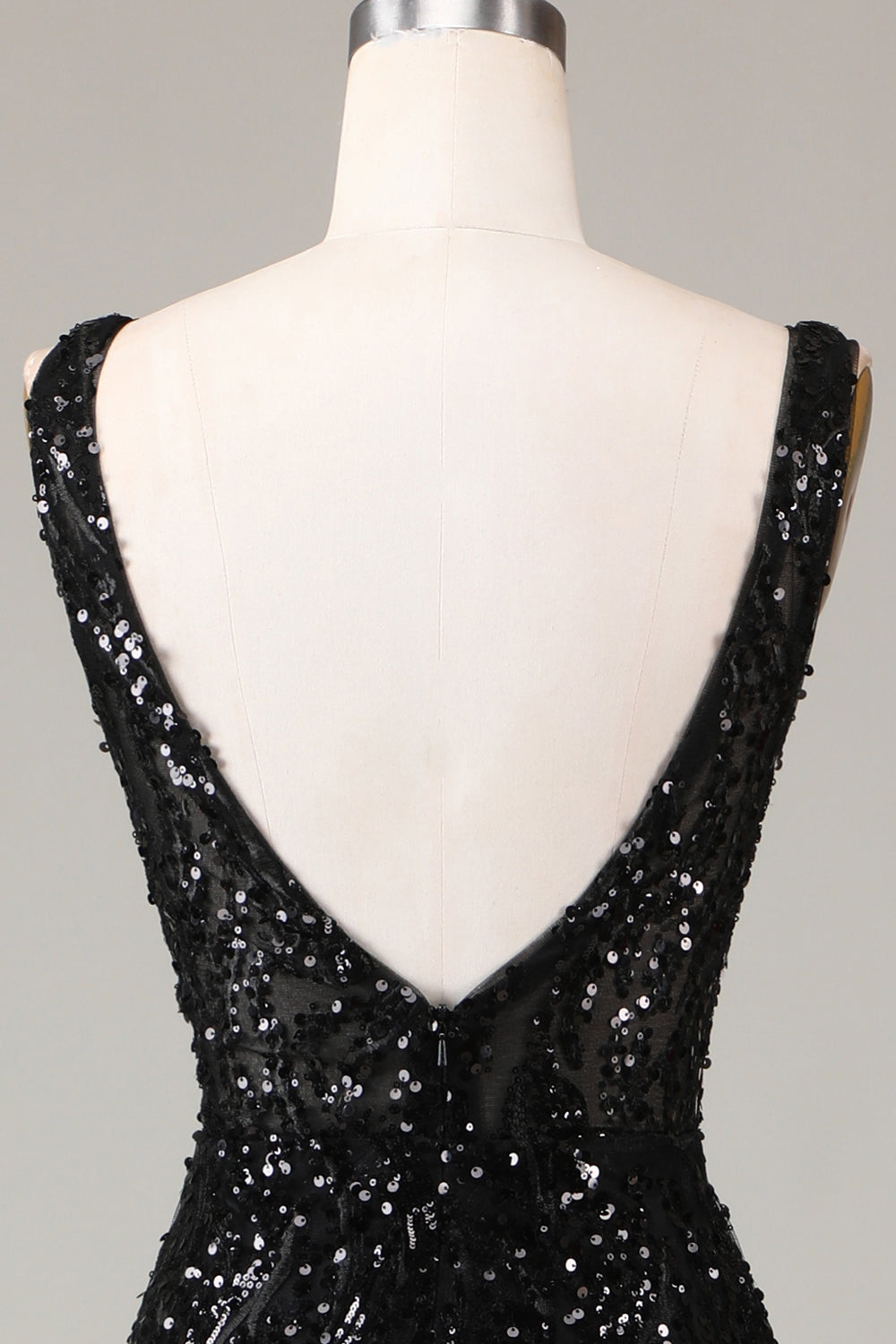 Vestido de fiesta de sirena negro brillante de Depp con cuello en V y plumas