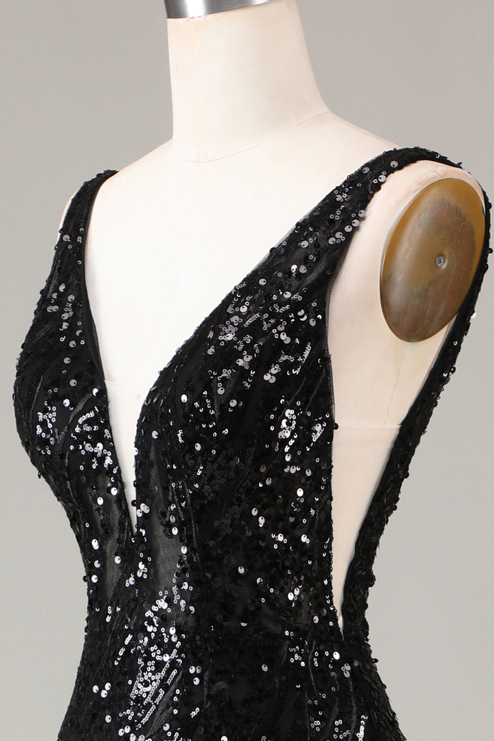 Vestido de fiesta de sirena negro brillante de Depp con cuello en V y plumas