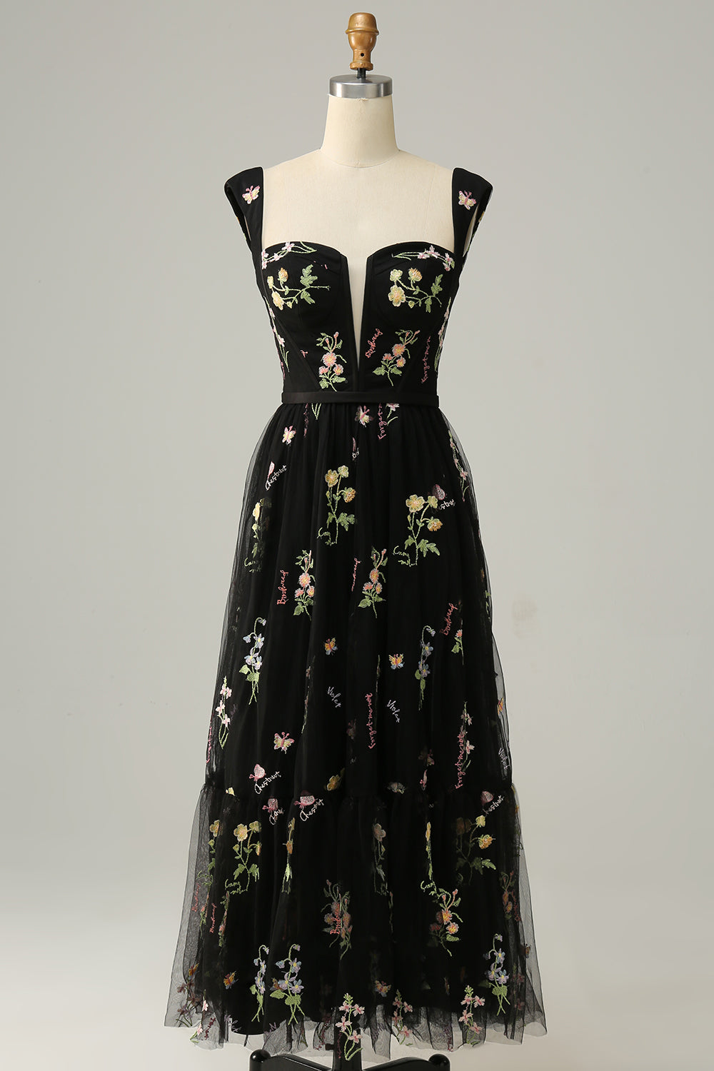 Vestido de fiesta largo morado claro con escote corazón de princesa con bordado