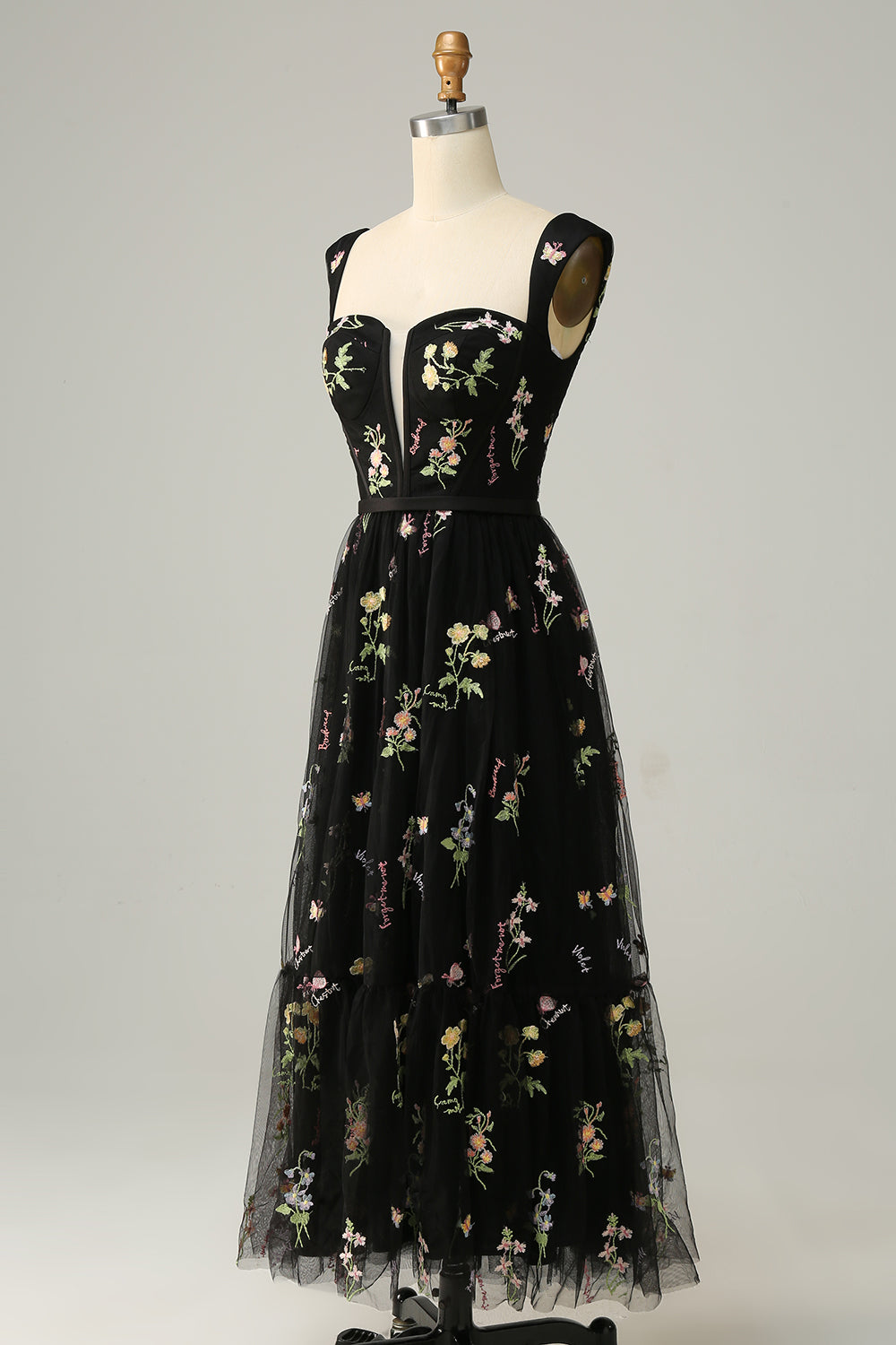 Vestido de fiesta largo morado claro con escote corazón de princesa con bordado