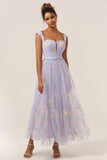 Vestido de fiesta largo morado claro con escote corazón de princesa con bordado
