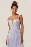 Vestido de fiesta largo morado claro con escote corazón de princesa con bordado