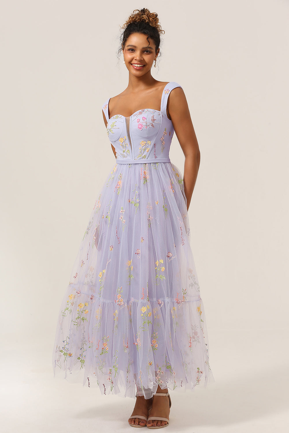 Vestido de fiesta largo morado claro con escote corazón de princesa con bordado