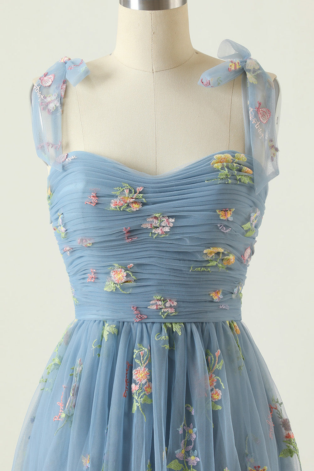 Vestido de fiesta largo azul gris con bordados