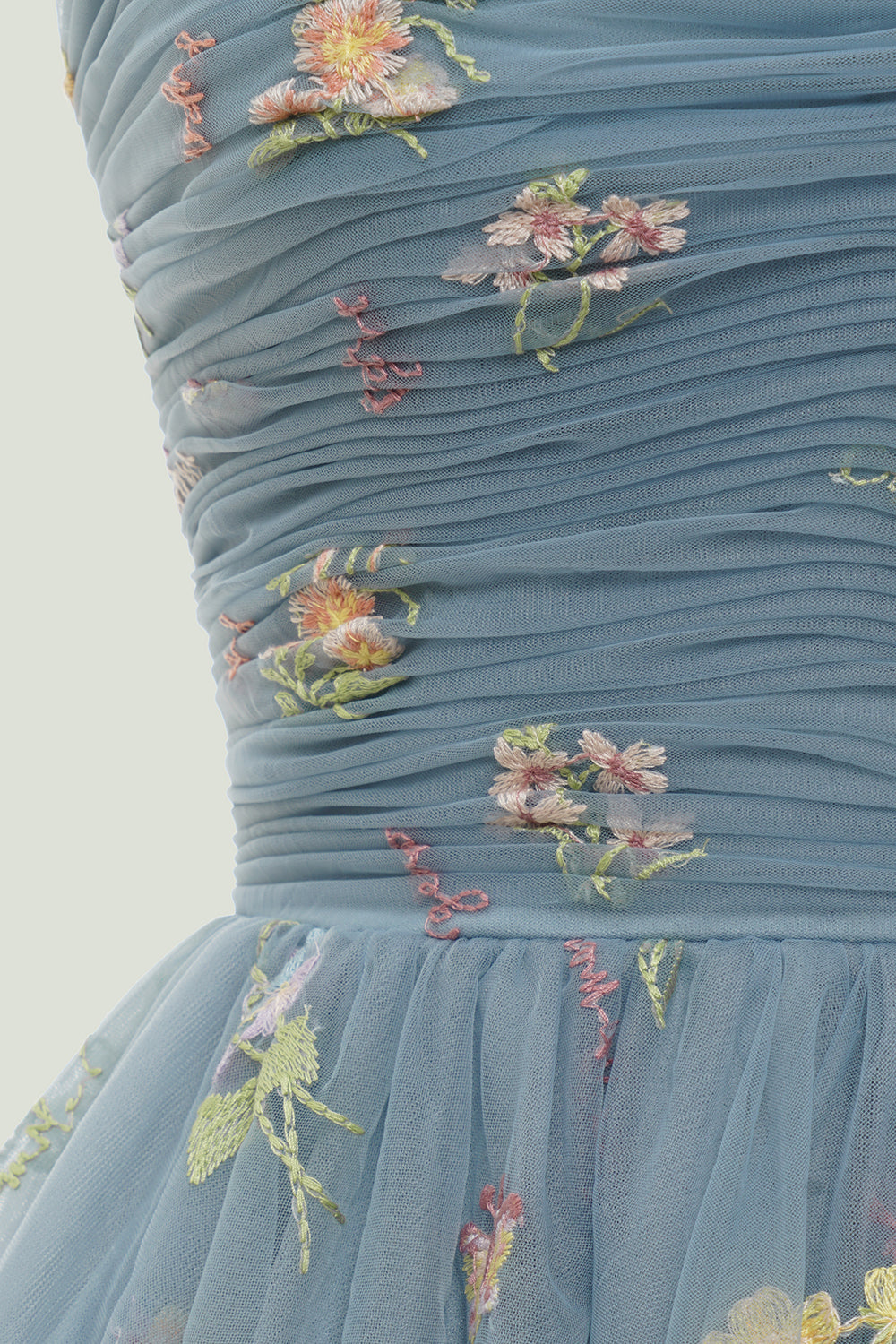 Vestido corto de cóctel gris azul escote A