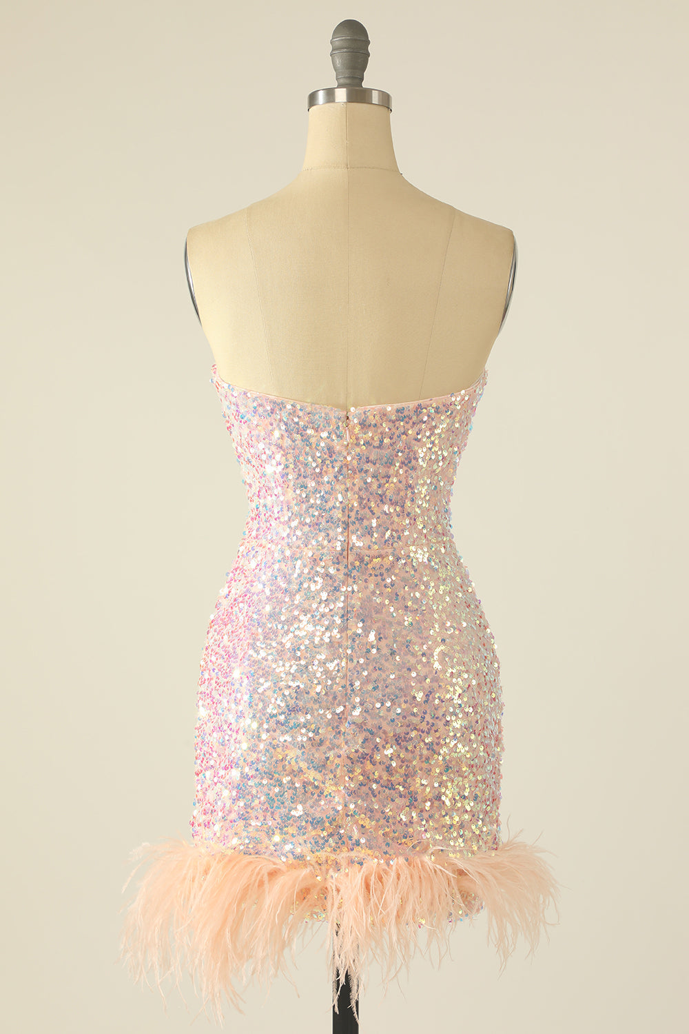 Vestido de lentejuelas azul cielo con plumas