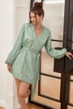 Vestido de graduación verde con mangas largas