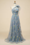 Azul vestido de fiesta con bordados