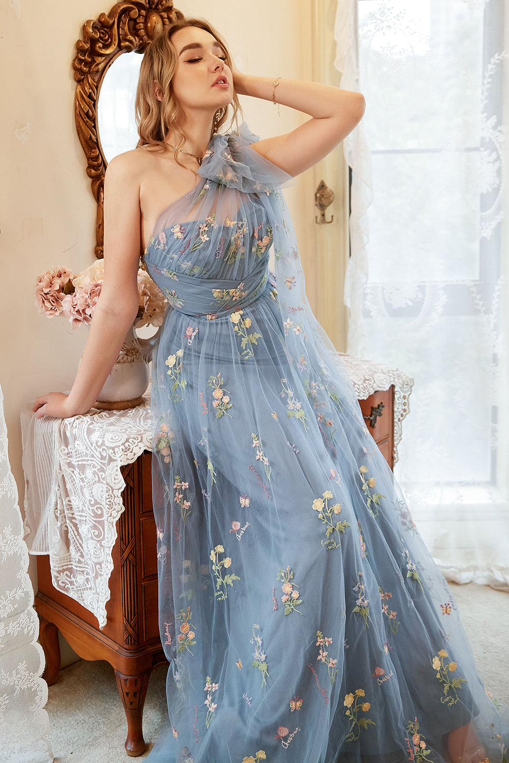 Vestido de Graduación Con Bordado Talla Grande Gris A Línea