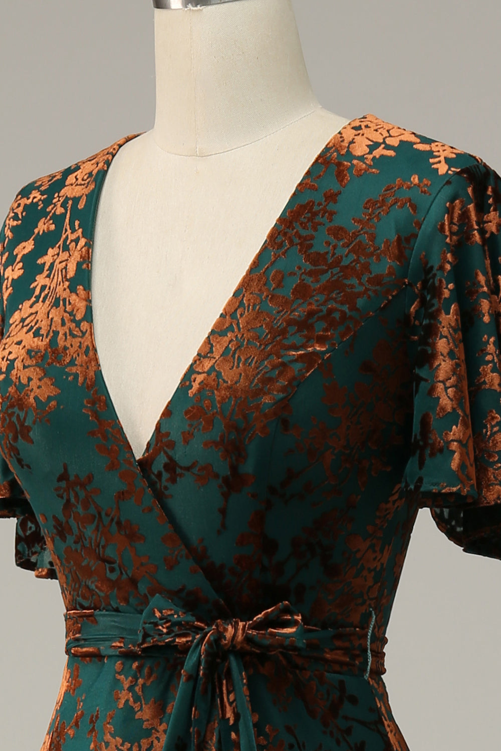 Vestido de fiesta largo de terciopelo quemado verde oscuro con mangas cortas
