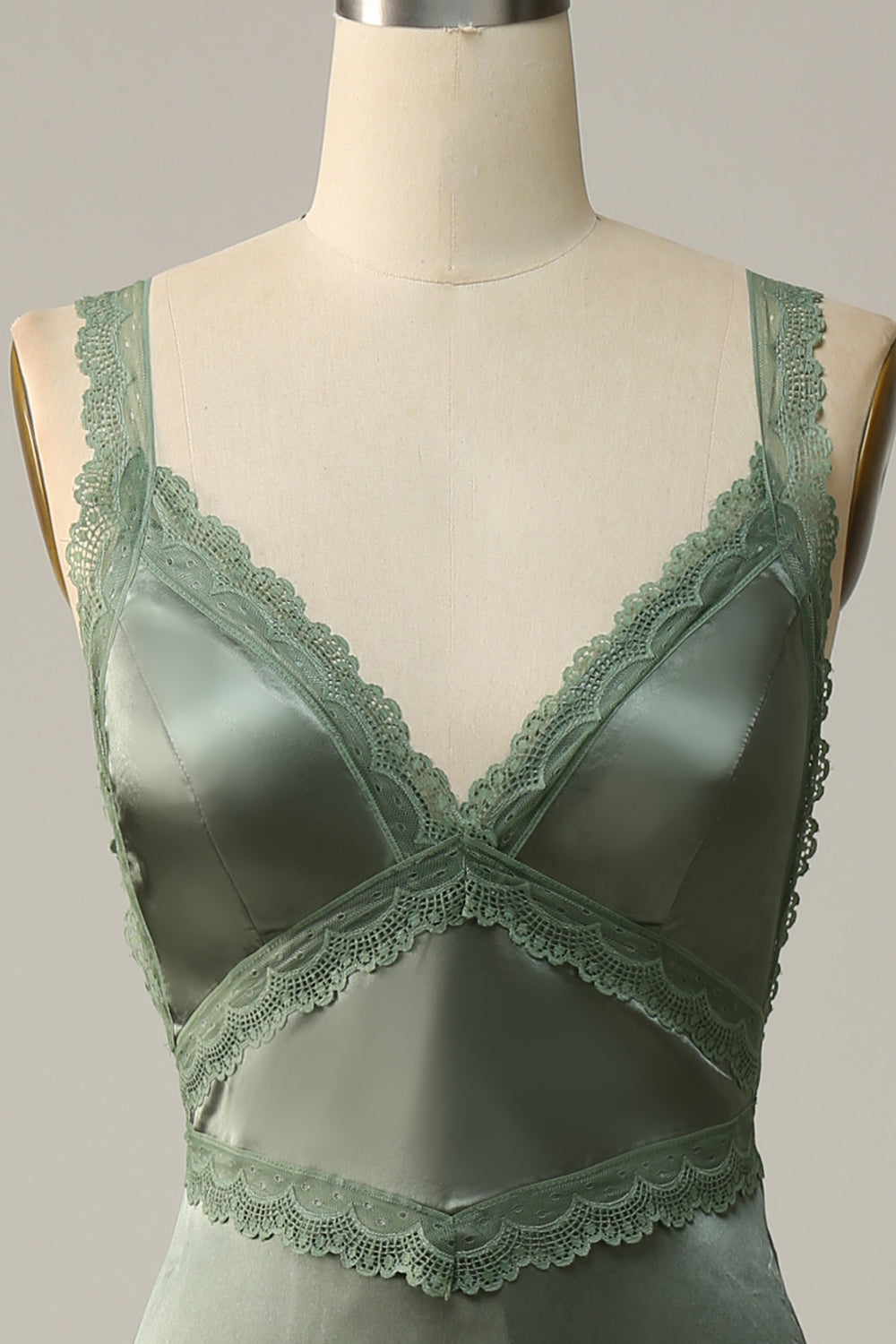 V-Neck Open Back Dusty Green Bridesmaid Vestido con encaje