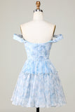 Lindo vestido corto de bienvenida con volantes en una línea fuera del hombro azul con volantes