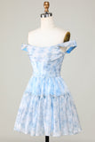 Lindo vestido corto de bienvenida con volantes en una línea fuera del hombro azul con volantes