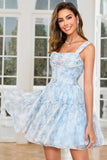 Lindo vestido corto de bienvenida impreso en azul