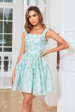 Lindo vestido corto de bienvenida con volantes en una línea fuera del hombro azul con volantes