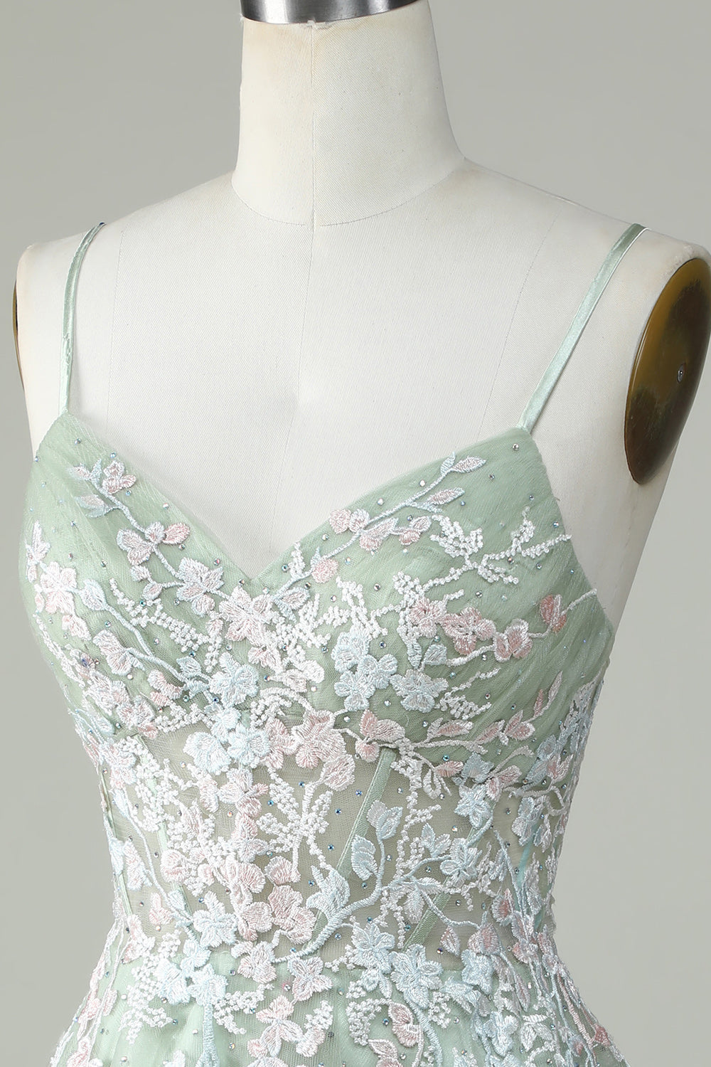 Dusty Sage Spaghetti Straps Homecoming Dress con Criss Cross Back