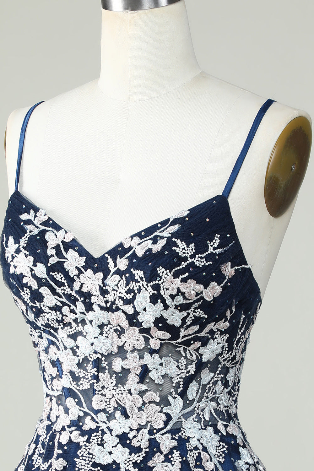 Dusty Sage Spaghetti Straps Homecoming Dress con Criss Cross Back