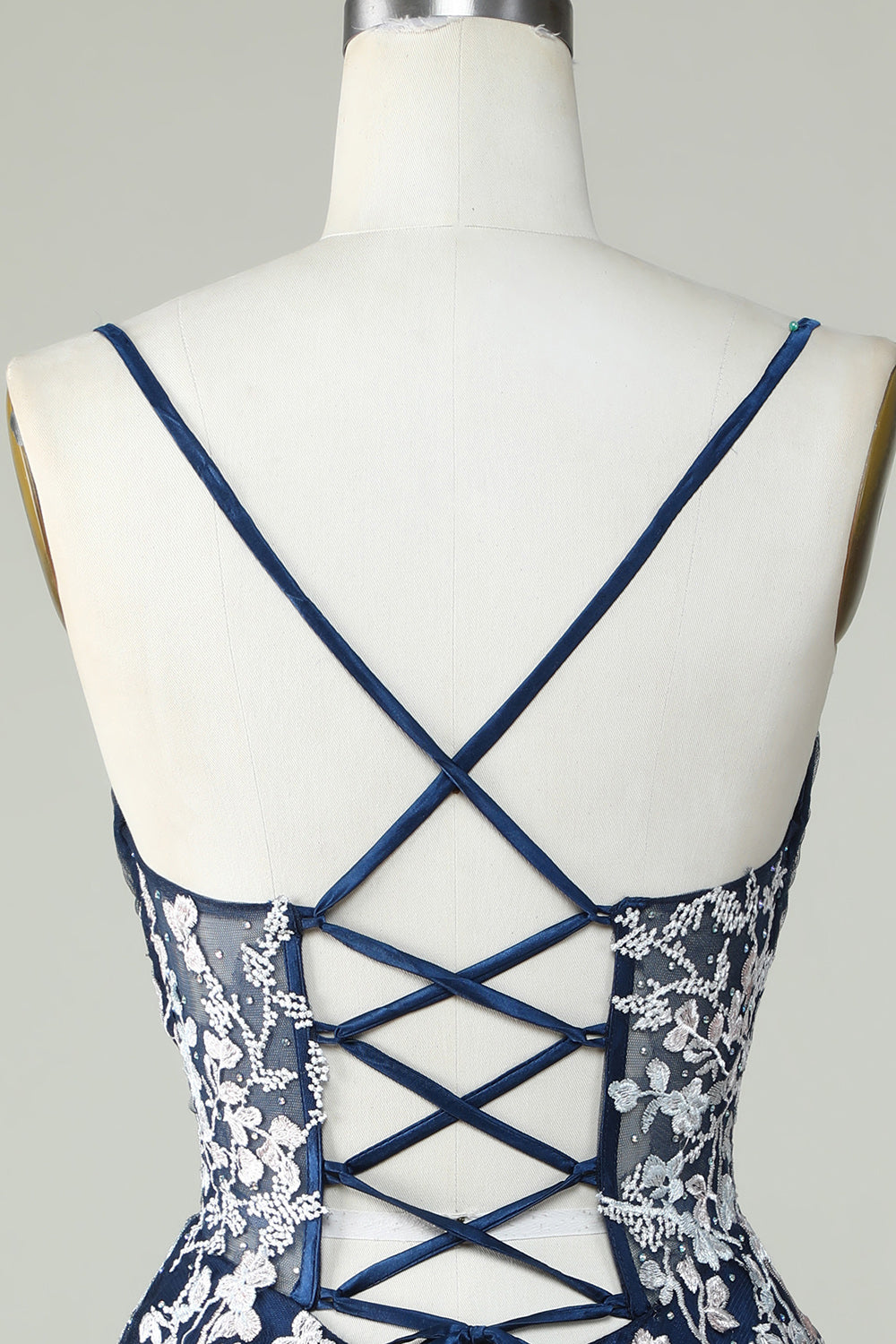 Dusty Sage Spaghetti Straps Homecoming Dress con Criss Cross Back