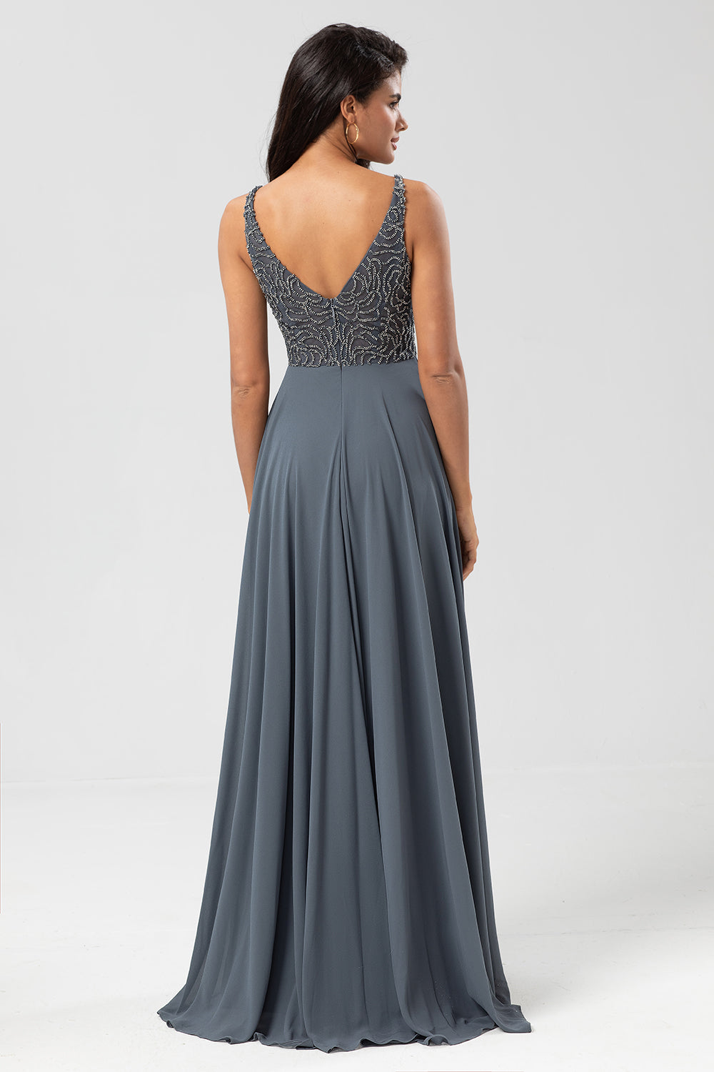 Confiadamente carismático A Line V cuello Eucalipto Vestido de dama de honor largo con abalorios