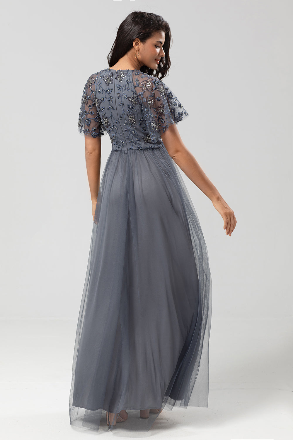 Classic Elegance A-Line Jewel Neck Grey Long Bridesmaid Dress con mangas cortas