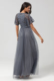Classic Elegance A-Line Jewel Neck Grey Long Bridesmaid Dress con mangas cortas