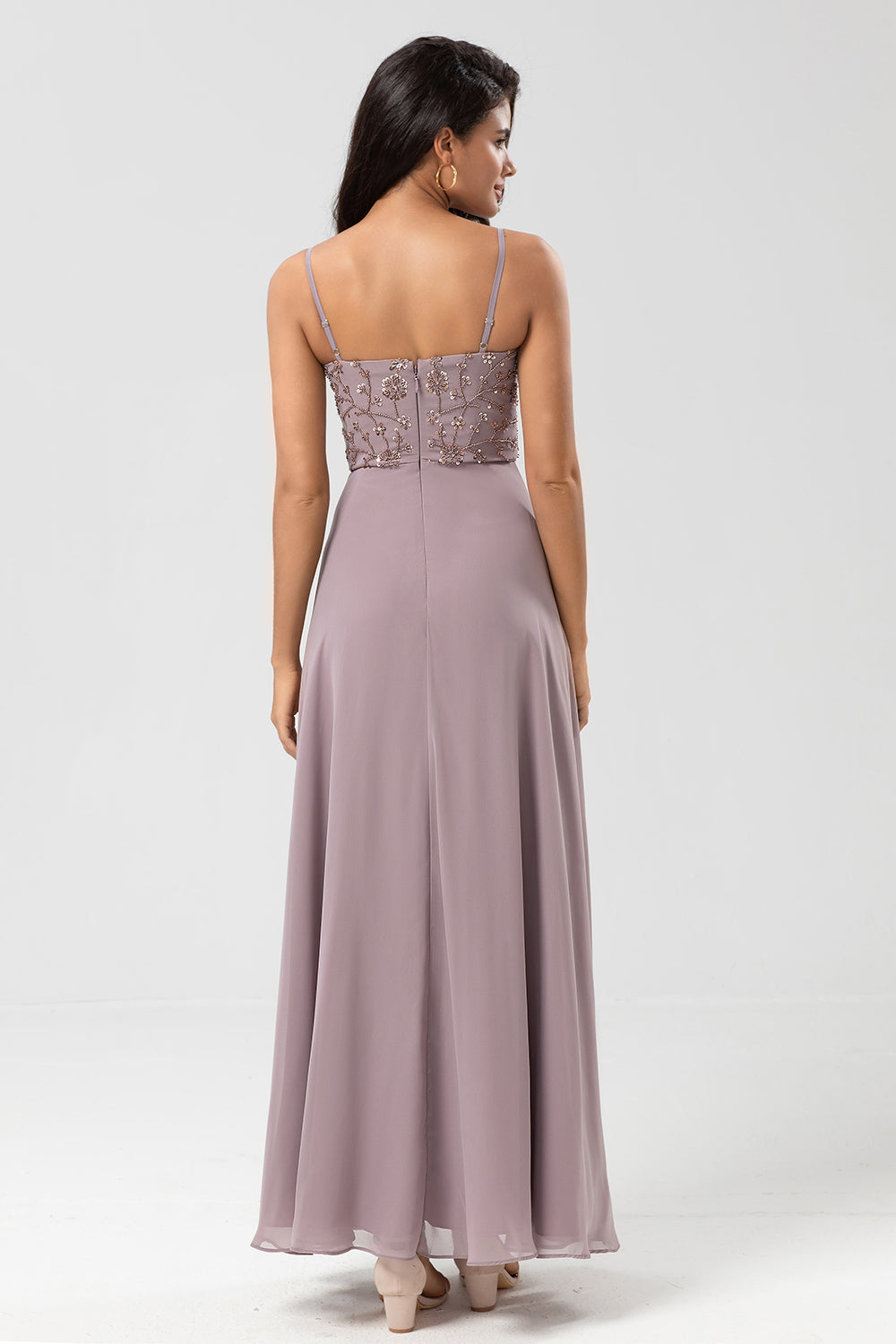 Certificablemente elegante A Line Spaghetti Straps Dusty Pink Long Bridesmaid Dress con cuentas