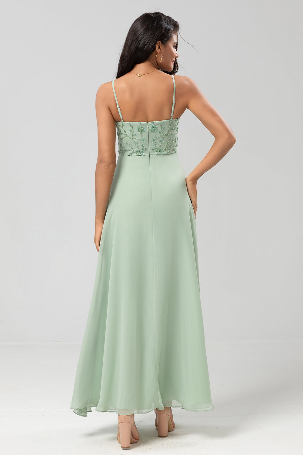 Certificablemente elegante A Line Spaghetti Straps Dusty Pink Long Bridesmaid Dress con cuentas