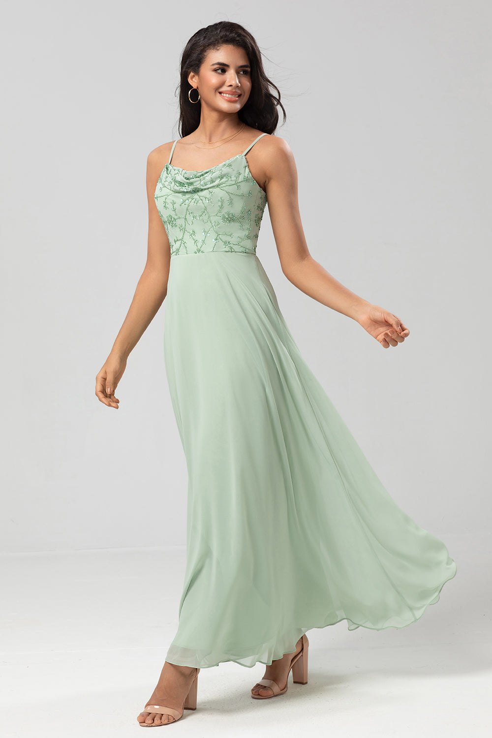 Certificablemente elegante A Line Spaghetti Straps Dusty Pink Long Bridesmaid Dress con cuentas