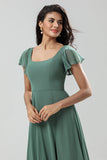A-Line Vestido de dama de honor larga verde con volantes