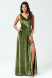 V-Neck Sleeveless A Line Olive Velvet Bridesmaid Dress con abertura