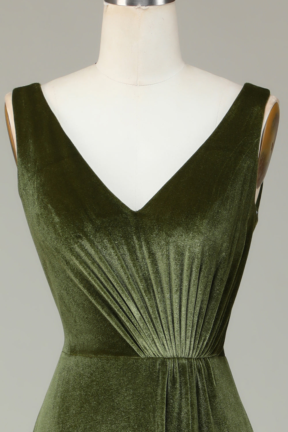 V-Cuello sin mangas Olive Velvet Vestido de dama de honor
