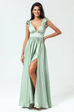 Deep V-Neck A Line Green Vestido de dama de honor largo con volantes