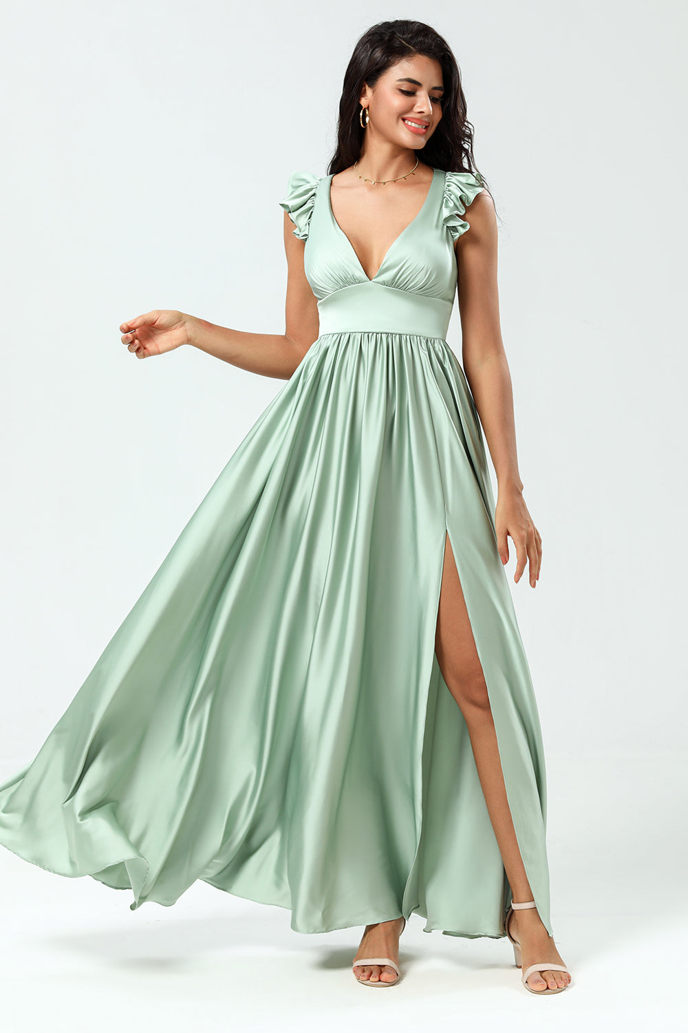 Deep V-Neck A Line Green Vestido de dama de honor largo con volantes