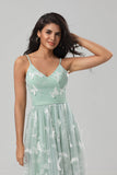 Capturó tu corazón Una línea de correas de espagueti Matcha Vestido de dama de honor largo con apliques