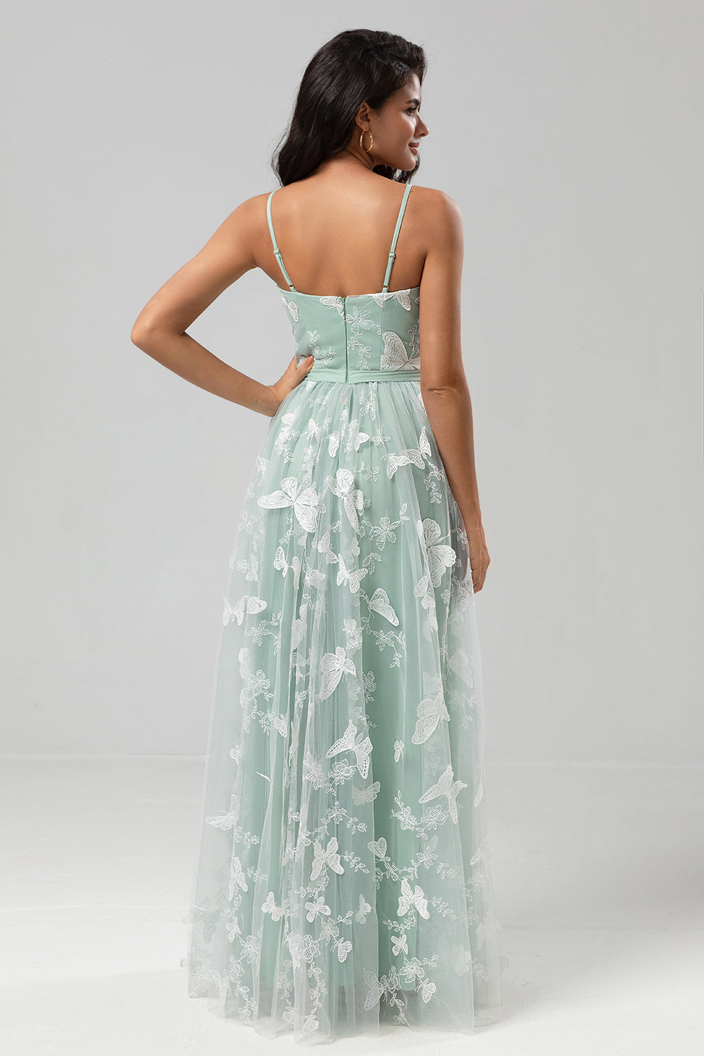 Capturó tu corazón Una línea de correas de espagueti Matcha Vestido de dama de honor largo con apliques