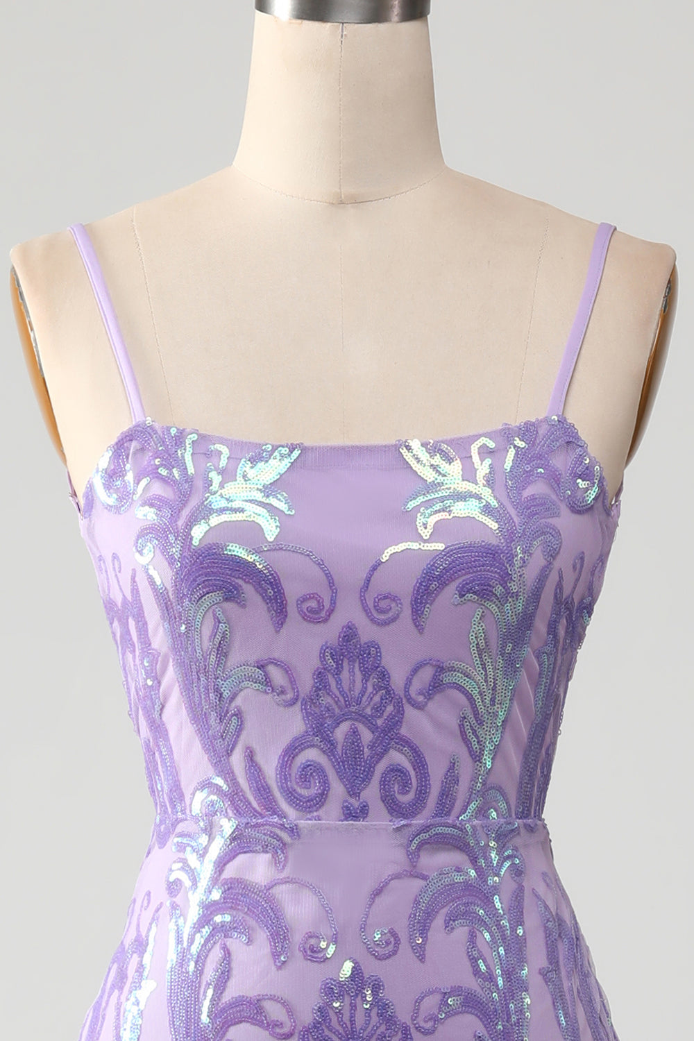 Vestido de fiesta sin espalda de color púrpura claro con lentejuelas