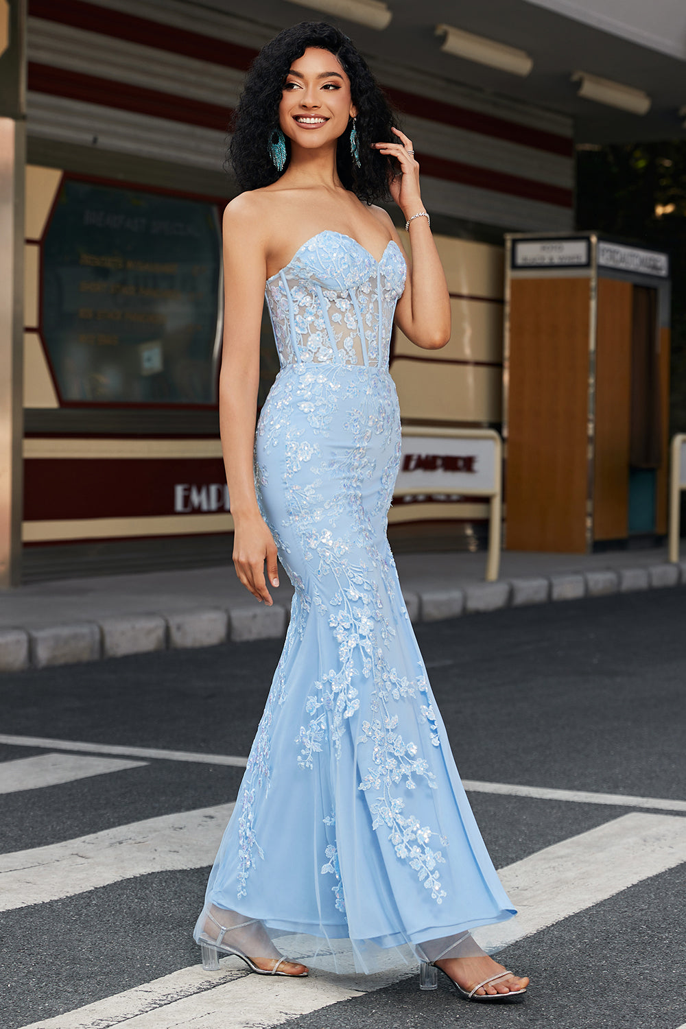 Elegante vestido de fiesta corsé azul claro de sirena con apliques