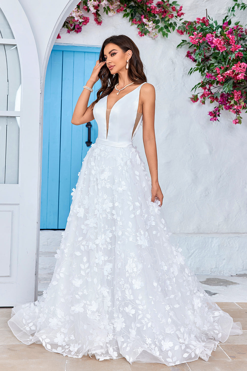 Precioso vestido de novia largo de marfil con cuello en V con flores 3D