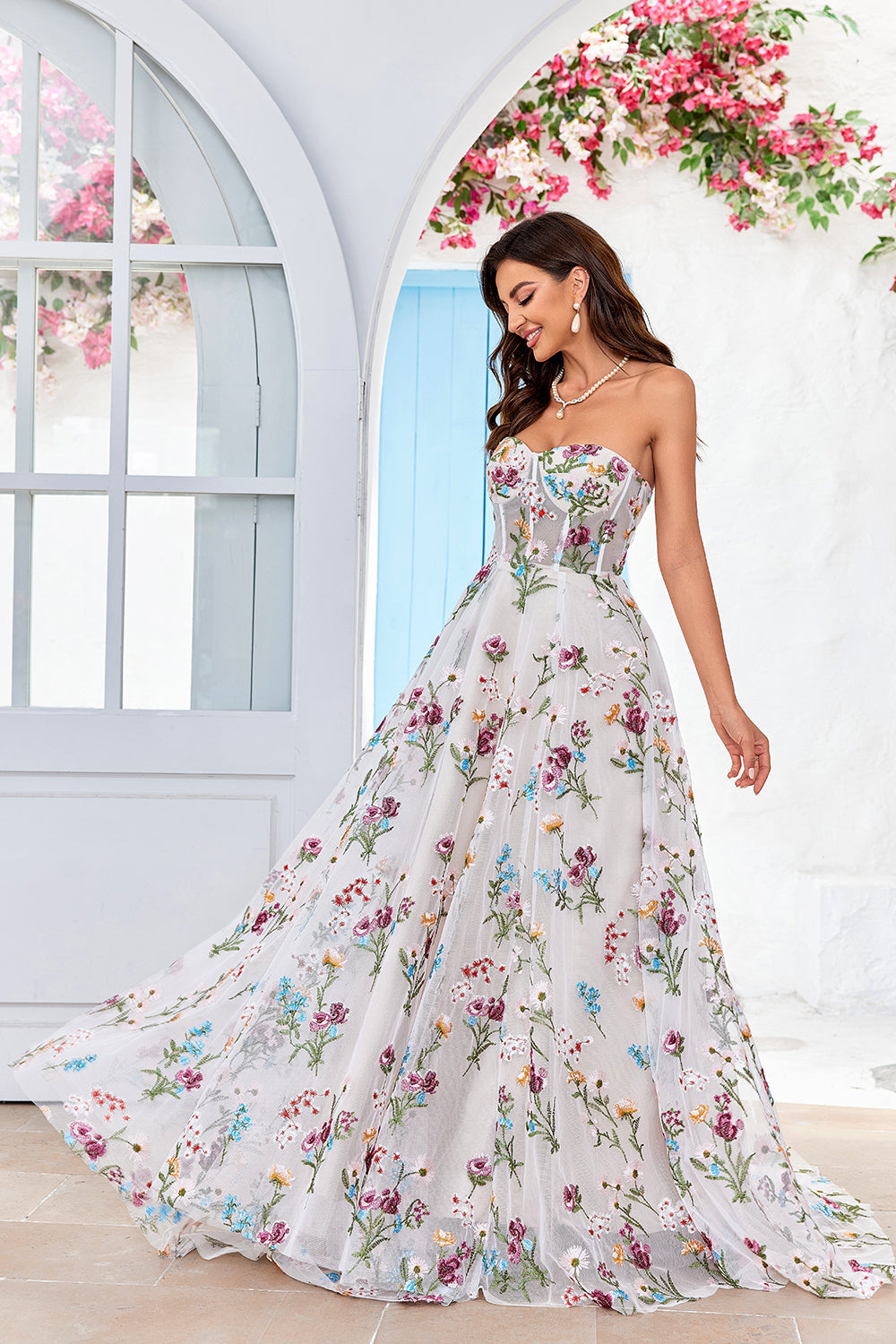 Belleza Una línea Sweetheart Marfil Vestido de novia largo con bordado