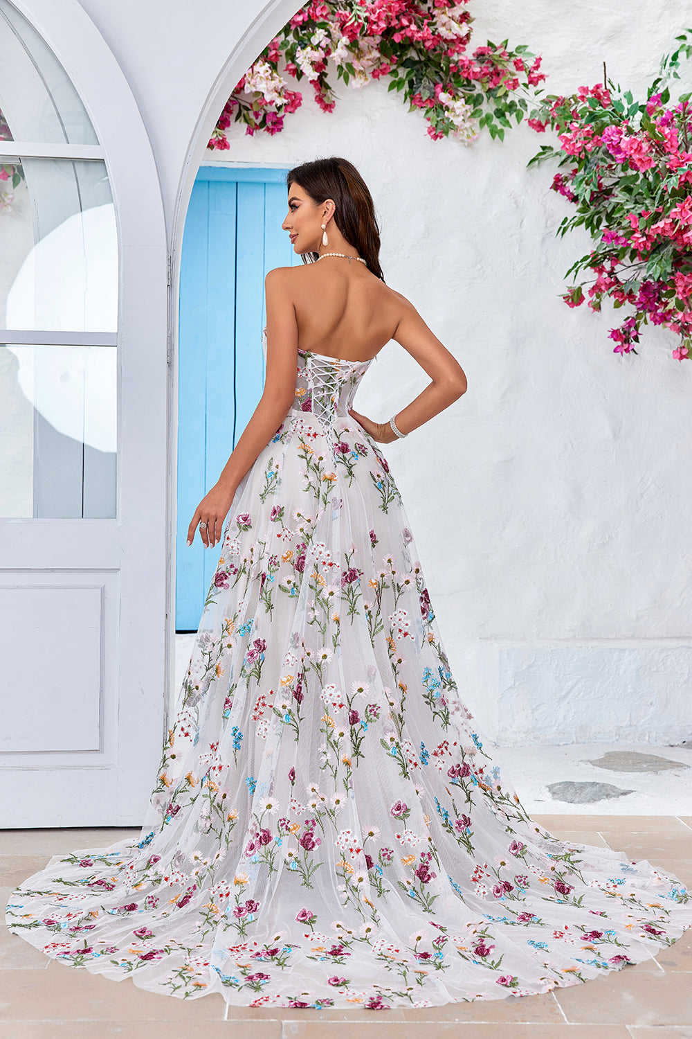 Belleza Una línea Sweetheart Marfil Vestido de novia largo con bordado