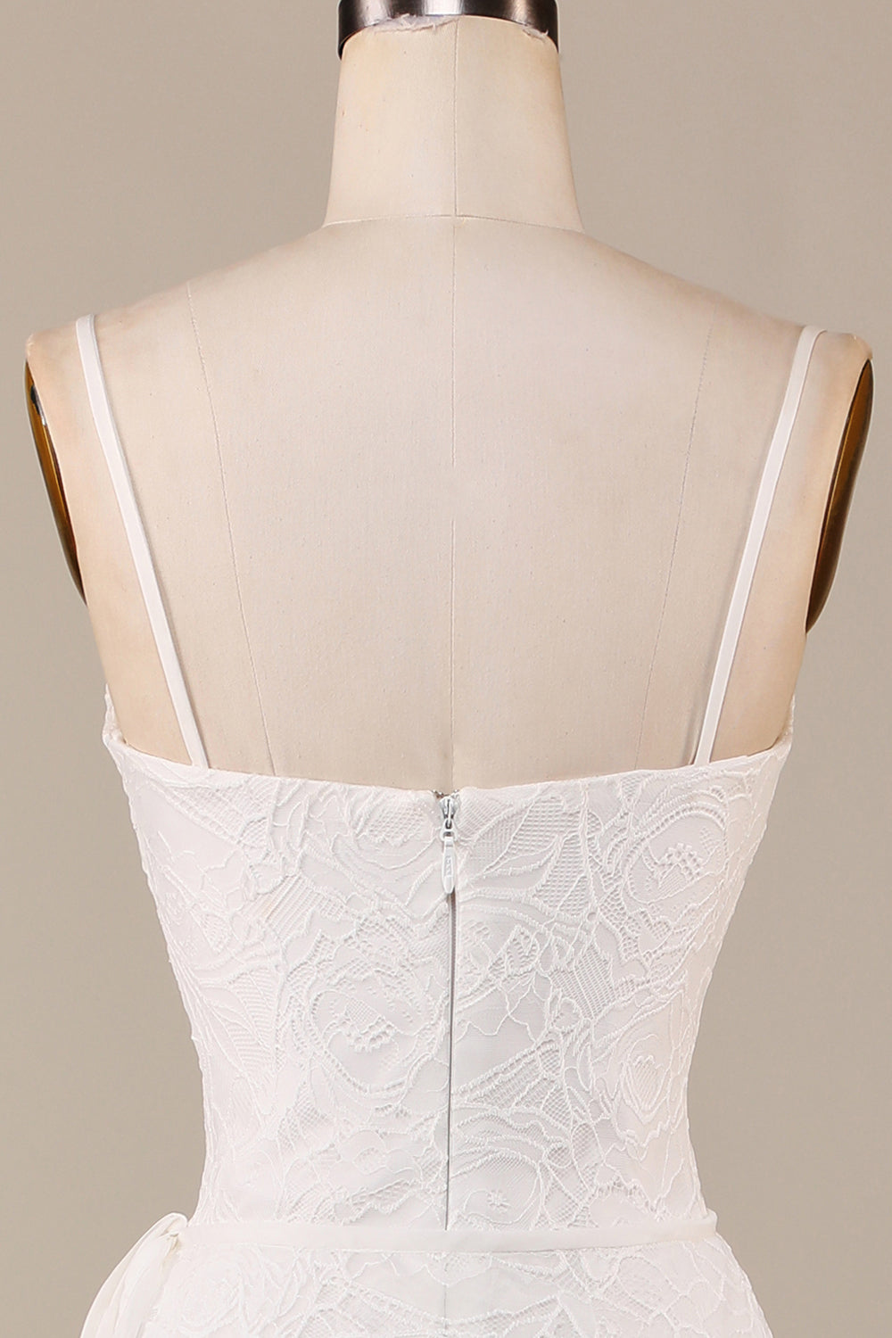 Vaina Correas de espagueti Encaje marfil asimétrico desmontable tren Boho vestido de novia