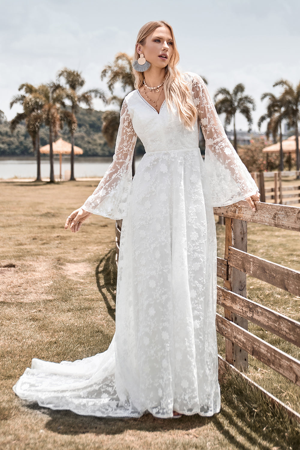 Belleza A Línea V Cuello Marfil Encaje Bengala Mangas Vestido de novia