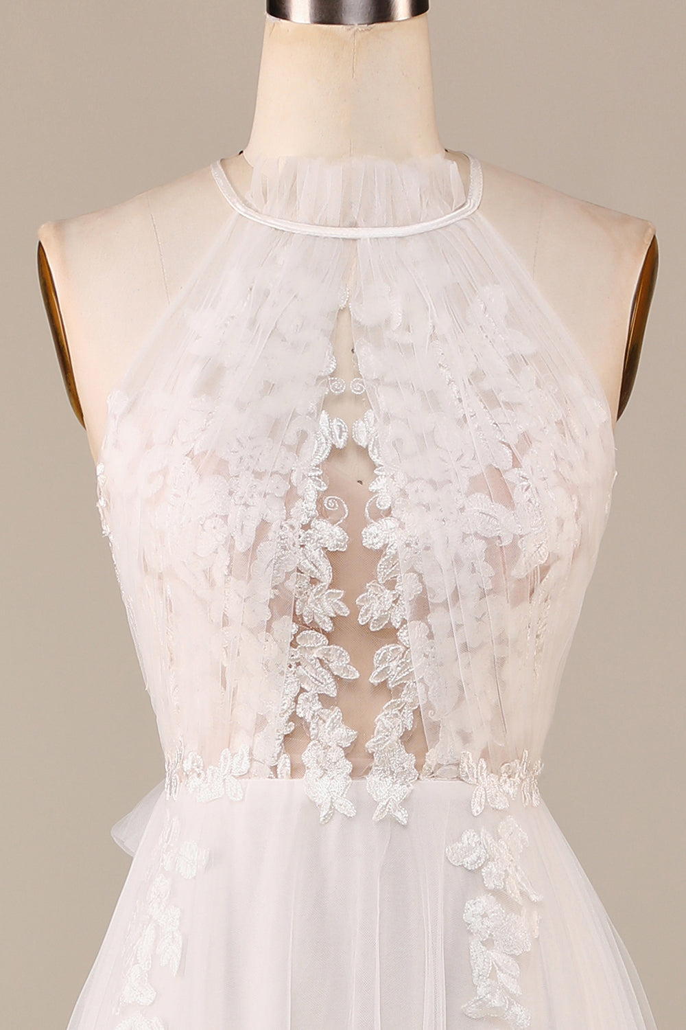 Encantador A Line Halter Neck Ivory Open Back Tulle Sweep Train Vestido de novia con encaje